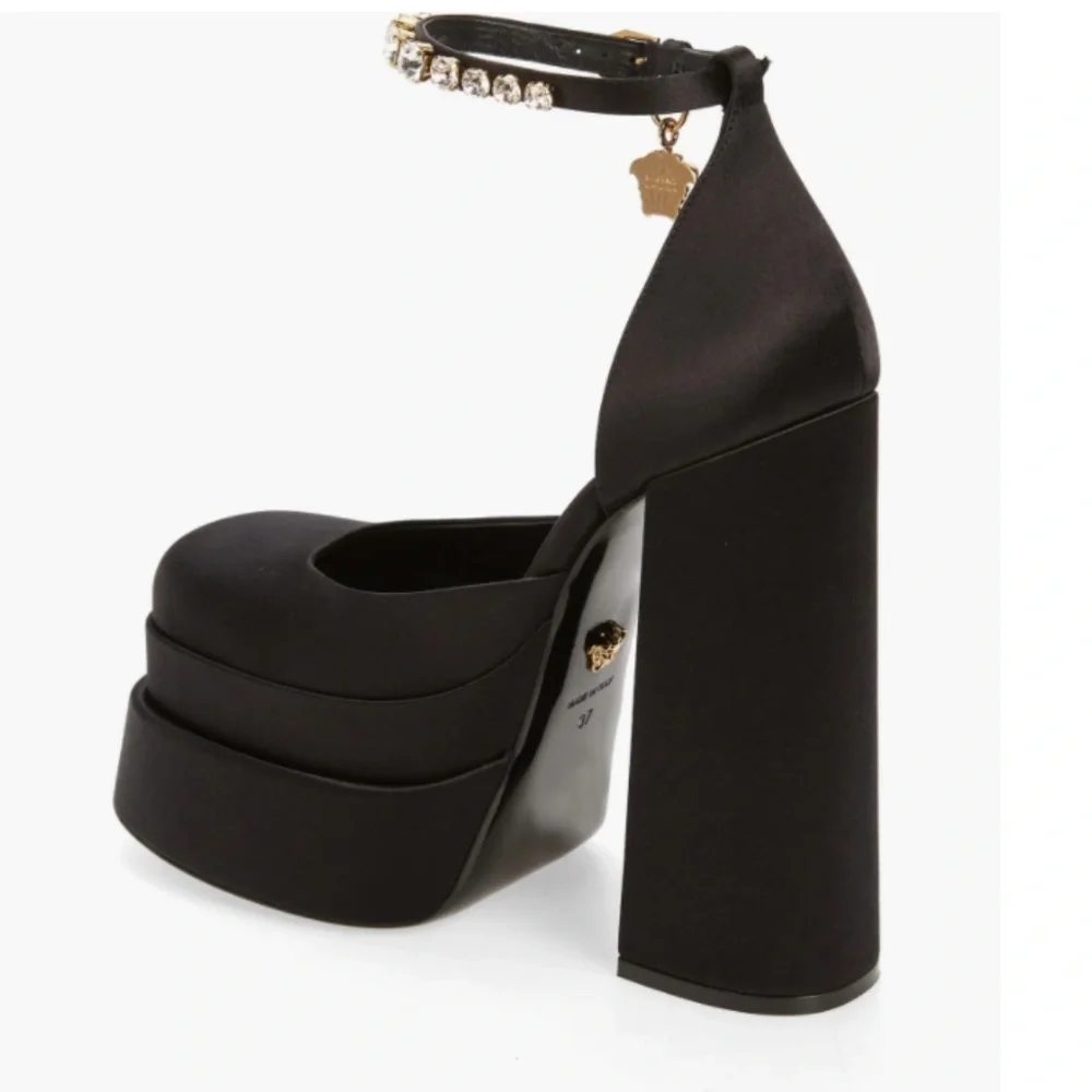 NIB $1475 Versace Medusa Platform in BLACK-VERSACE GOLD, size 11US / 41EU!